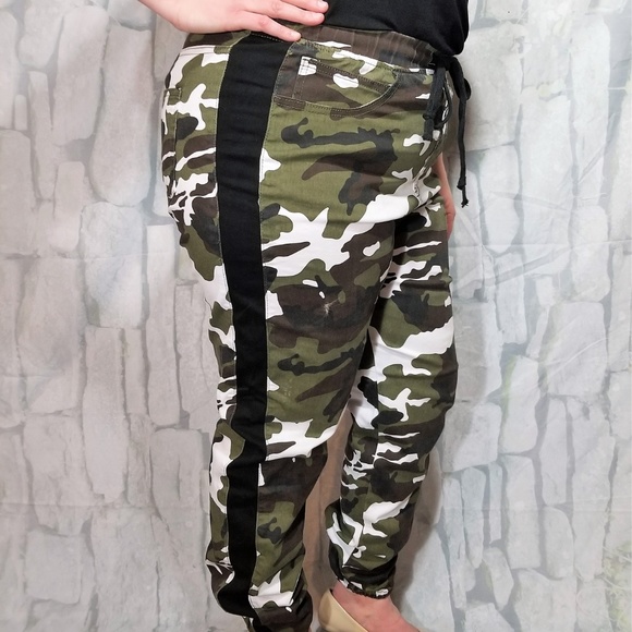 Camo Joggers - Picture 2 of 7